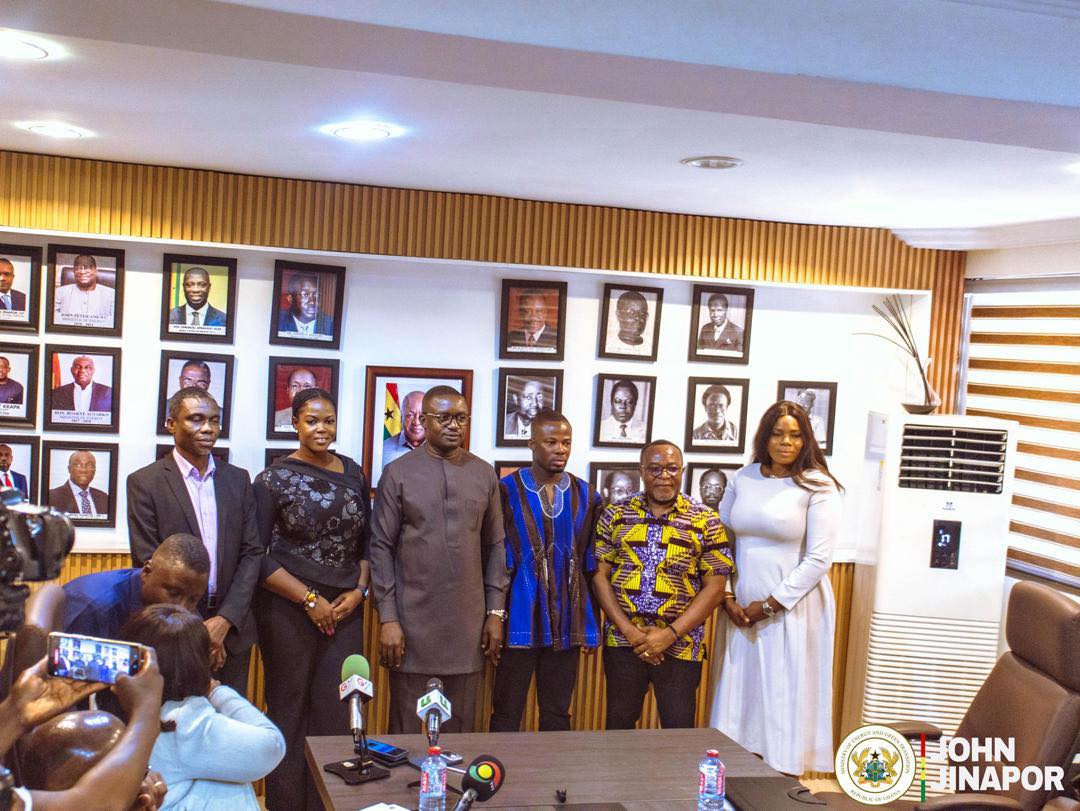 Energy and Green Transition Minister promises to investigate 1,300 missing containers