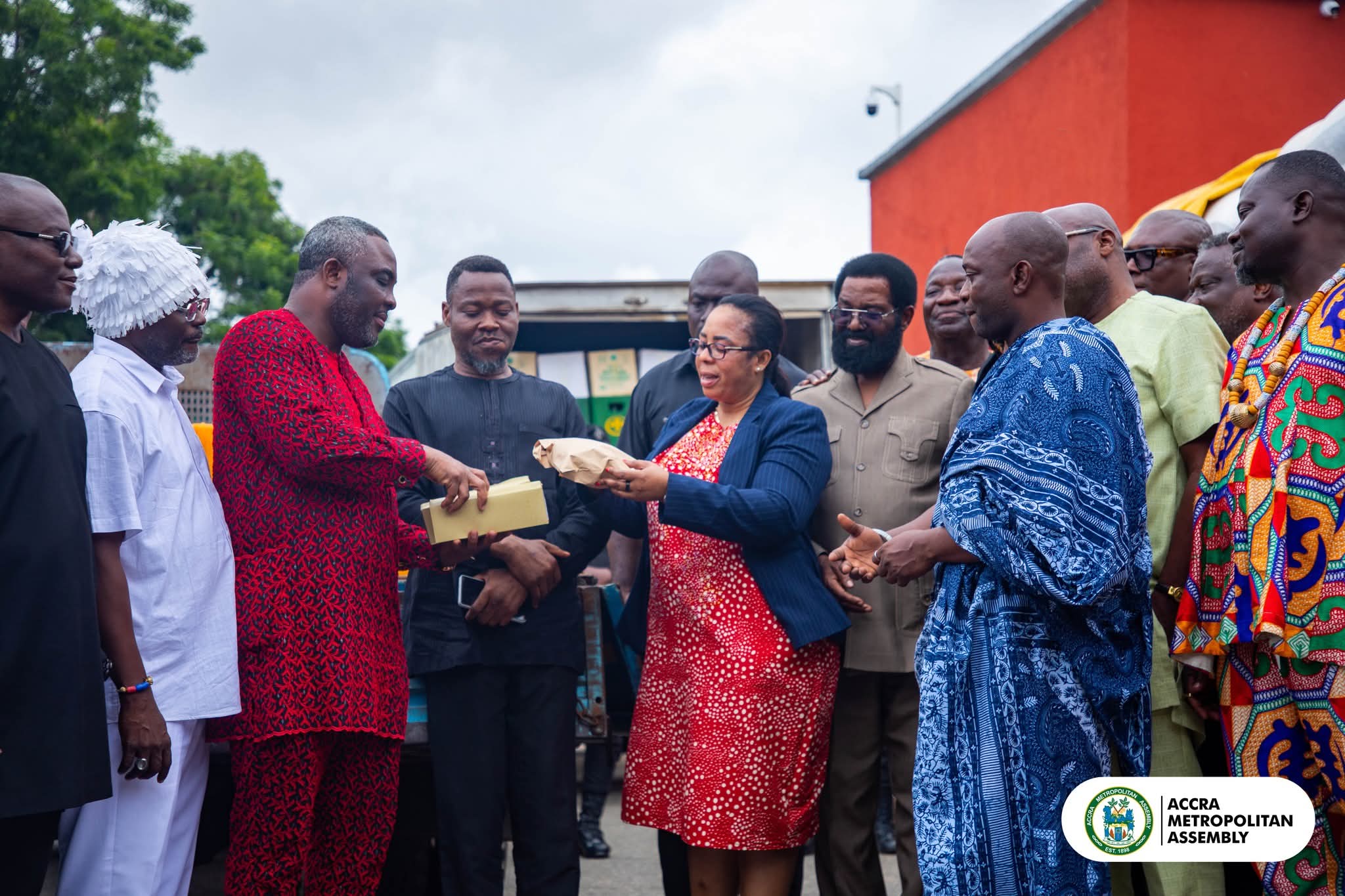 Regional Minister leads Mayor of Accra, other dignitaries to present food items to Ga Traditional Council ahead of Homowo Festival