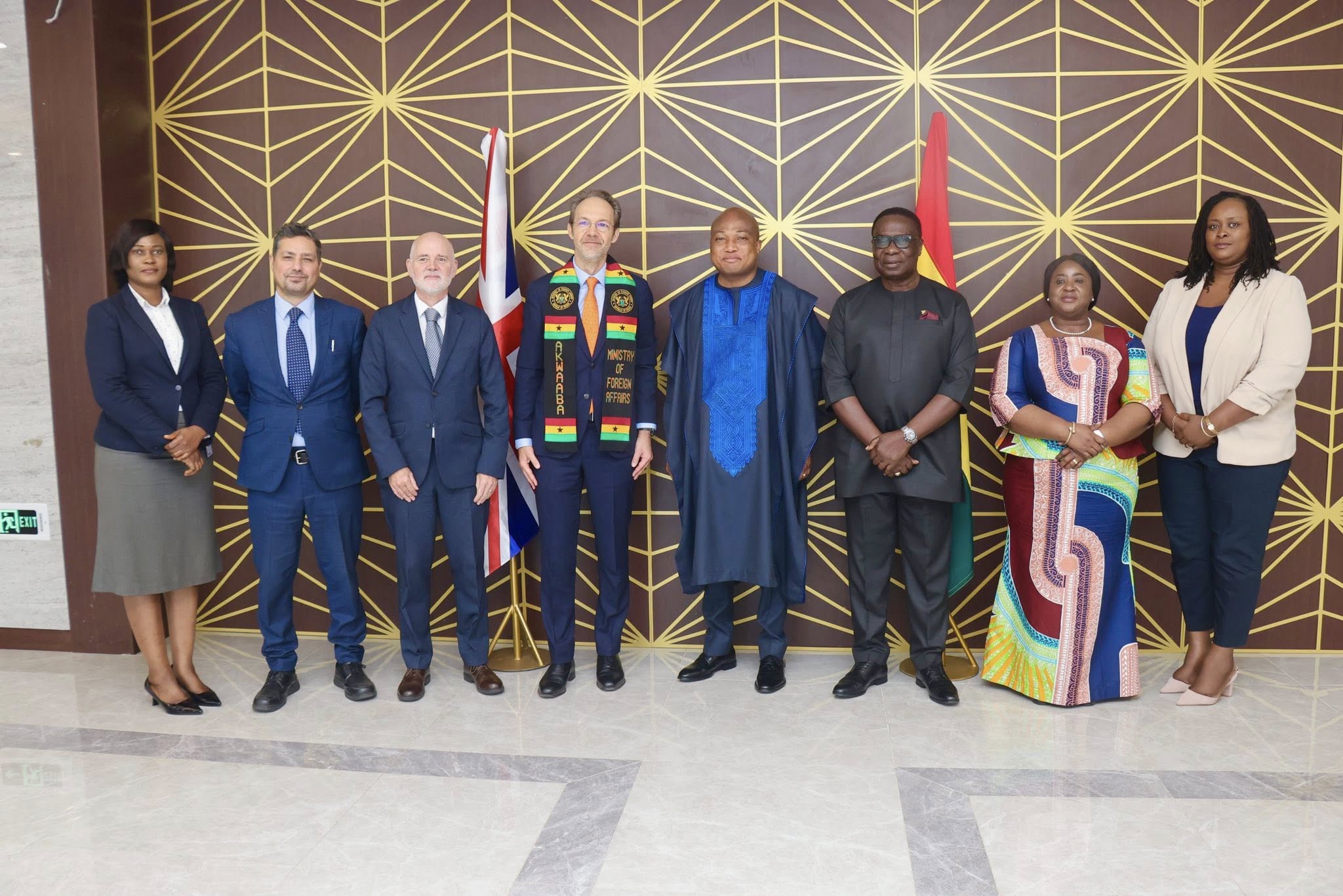 Foreign Affairs Minister receives Seven Open Letters