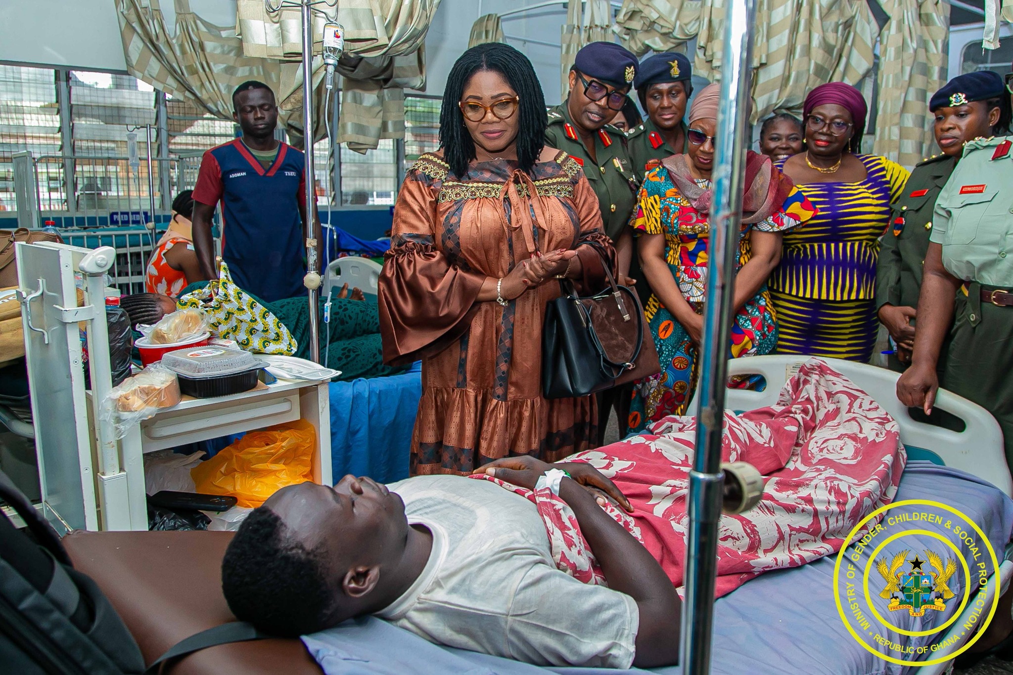 Gender Minister visits injured victims and bereaved families of stampede