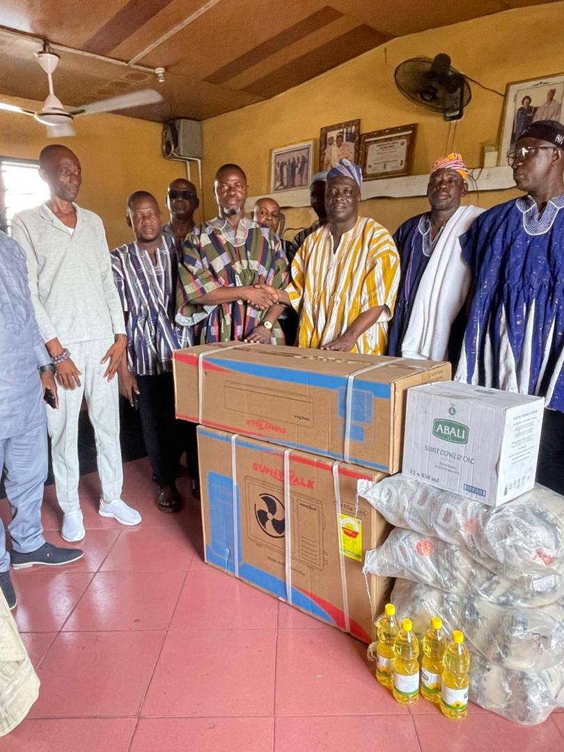 Odododiodoo MP donates 2.5 HP AC, food items to Assembly of Chiefs of Old Fadama Special Ward