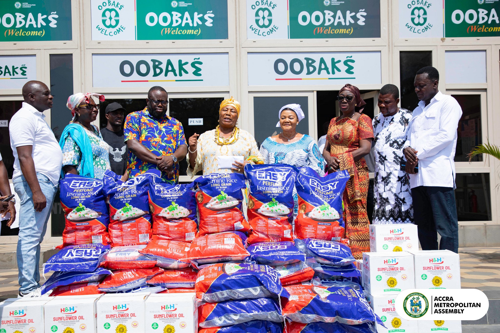 AMA donates food items, cash to Greater Accra Market Association for Christmas