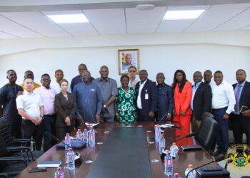 Trade Minister leads urgent talks to resolve Port delays crippling Cement Industry