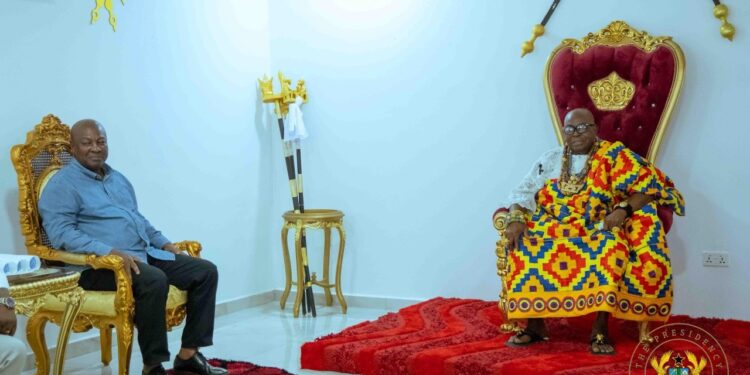 Prez Mahama pays courtesy call on Awoemefia during Volta Tour