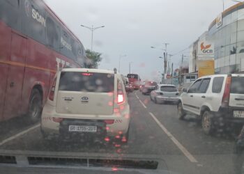 All-Day Rains in Accra trigger gridlock, leave Commuters stranded