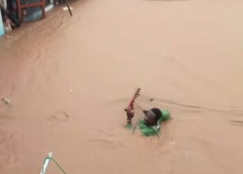 Flood Alert: Workers stranded, Vehicles stuck acros Accra after 24-Hour downpour