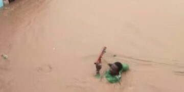 Flood Alert: Workers stranded, Vehicles stuck acros Accra after 24-Hour downpour