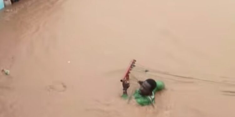 Flood Alert: Workers stranded, Vehicles stuck acros Accra after 24-Hour downpour