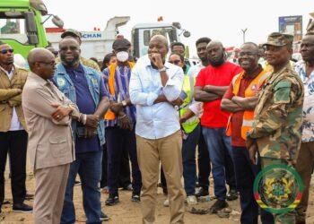 Local Gov’t Minister assesses progress of emergency waste evacuation exercise at Agbogbloshie